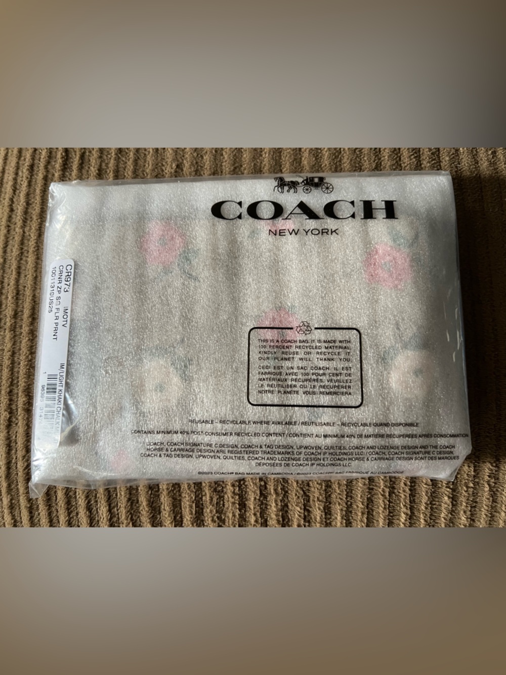 Coach Corner Zip Wristlet
In Signature Canvas With Floral Print NWT - Picture 3 of 5